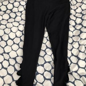 Black twist leggings